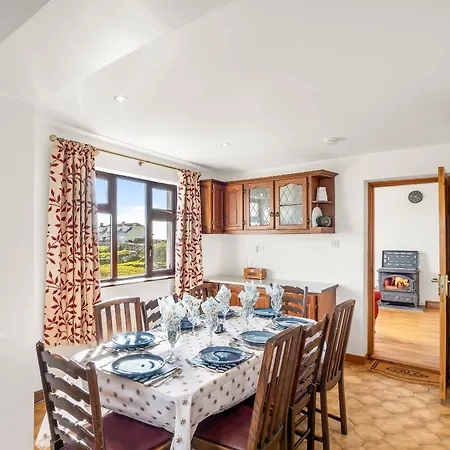 Holiday home Mcdara Island View *